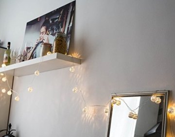 CozyHome marokkanische LED Lichterkette – 7 Meter | Mit Netzstecker NICHT batterie-betrieben | 20 LEDs warm-weiß | Kugeln Orientalisch | Deko Silber – kein lästiges austauschen der Batterien - 7